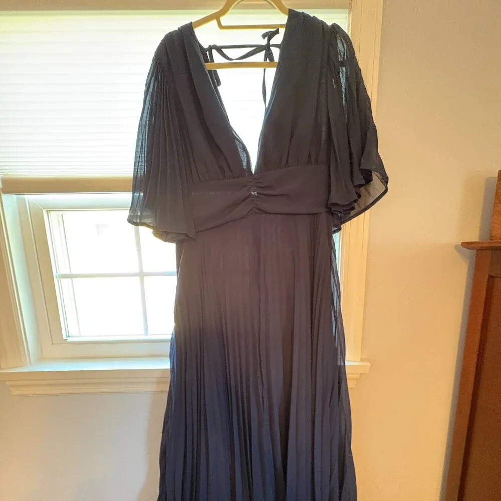 Navy blue gown - Picture 3 of 5